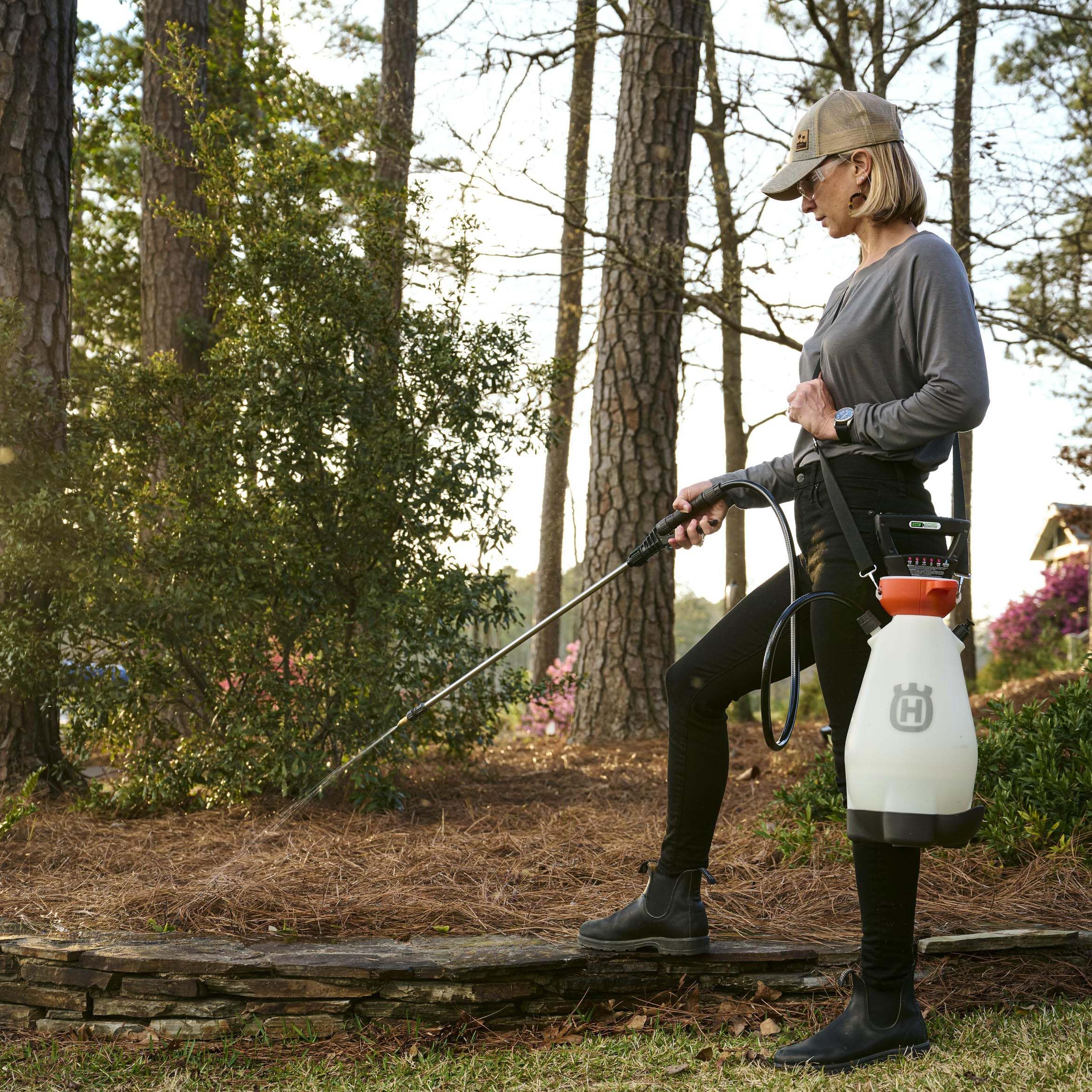 Husqvarna 2 Gallon Battery Handheld Sprayer - Image 3