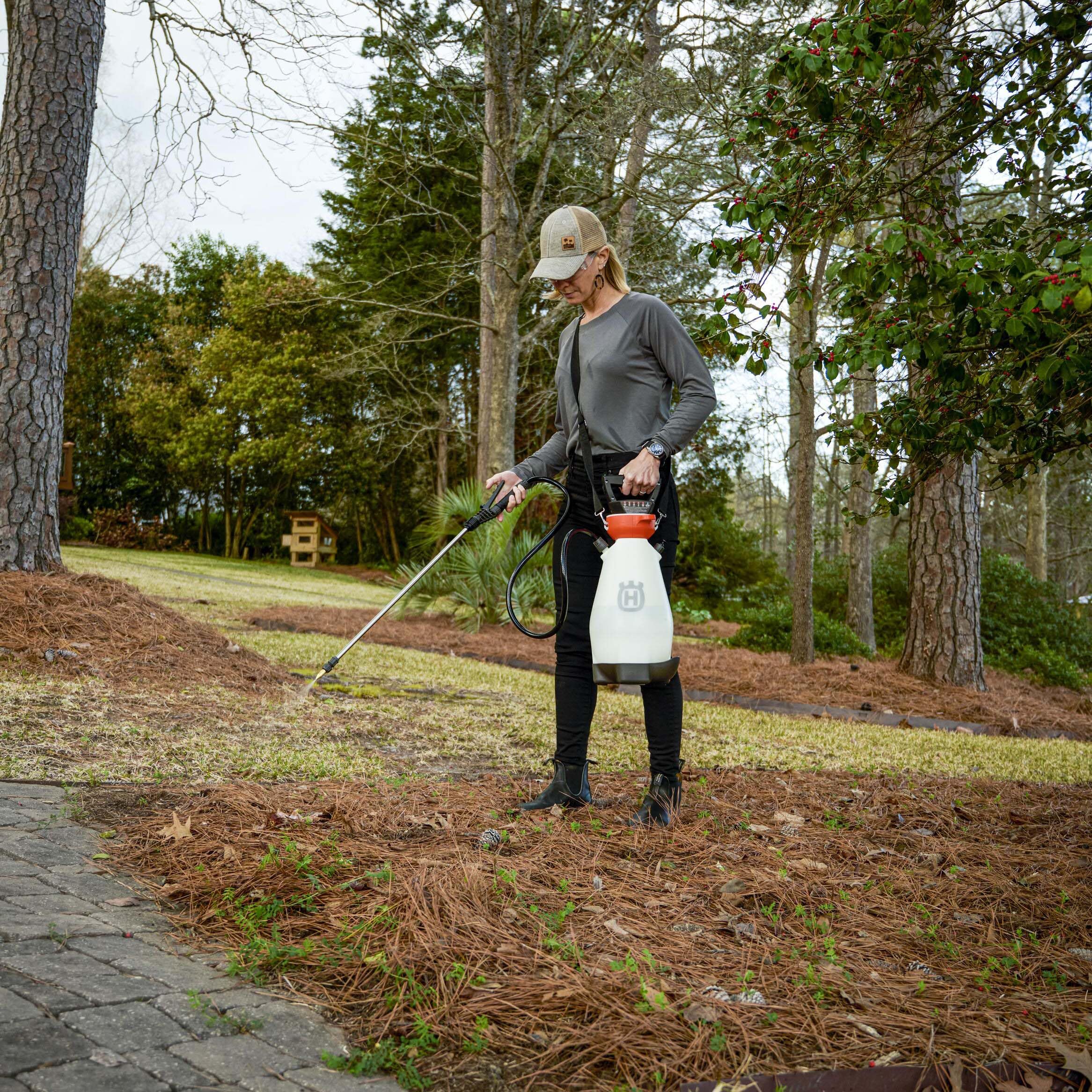 Husqvarna 2 Gallon Battery Handheld Sprayer - Image 4